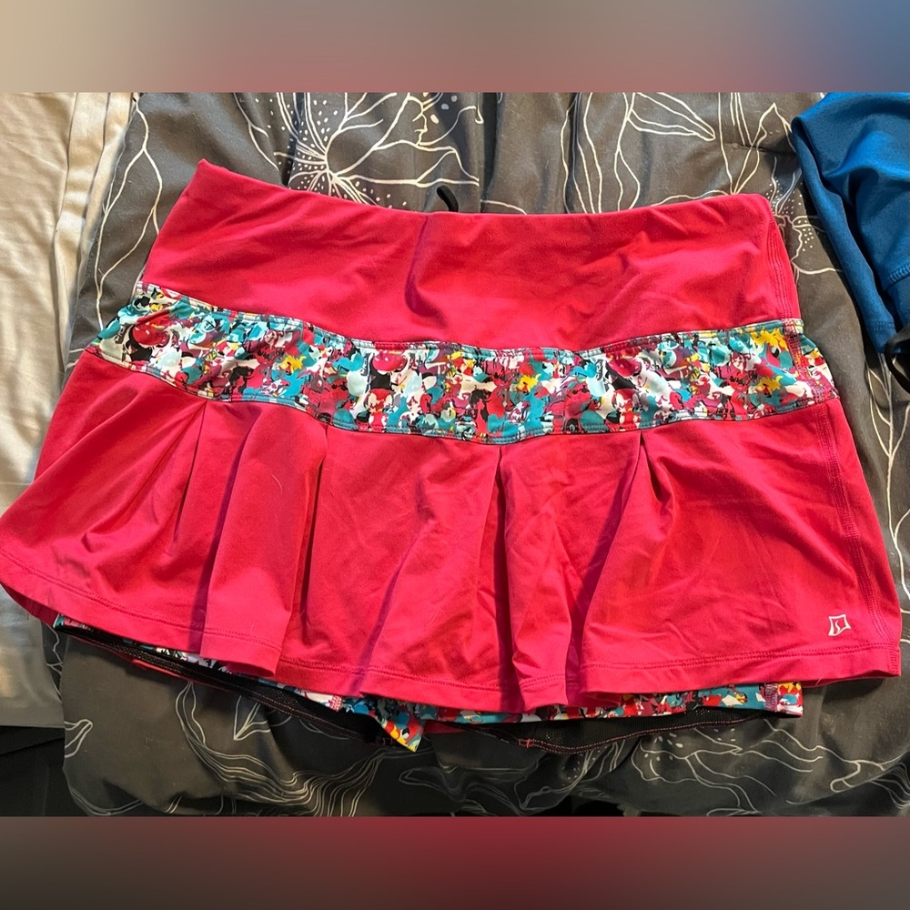 Skirt Sports Lioness Skirt in Size Medium